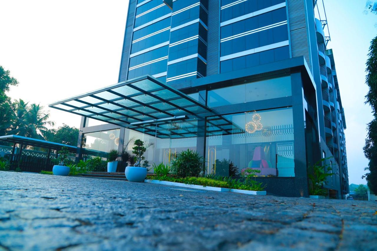 Noah Sky Suites Kochi Exterior photo