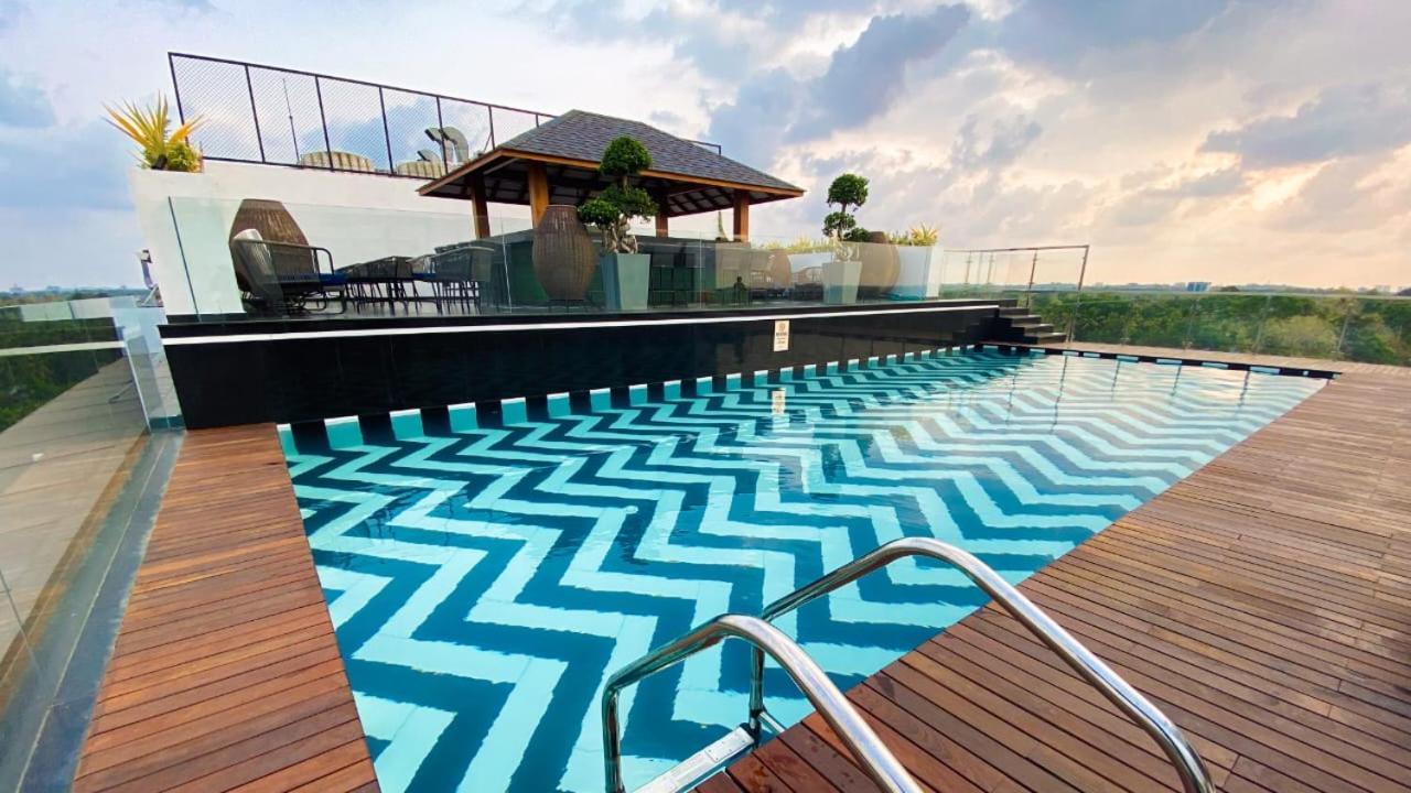 Noah Sky Suites Kochi Exterior photo