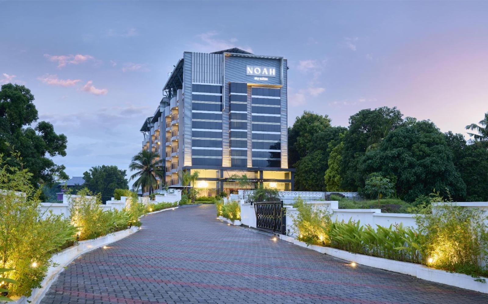 Noah Sky Suites Kochi Exterior photo