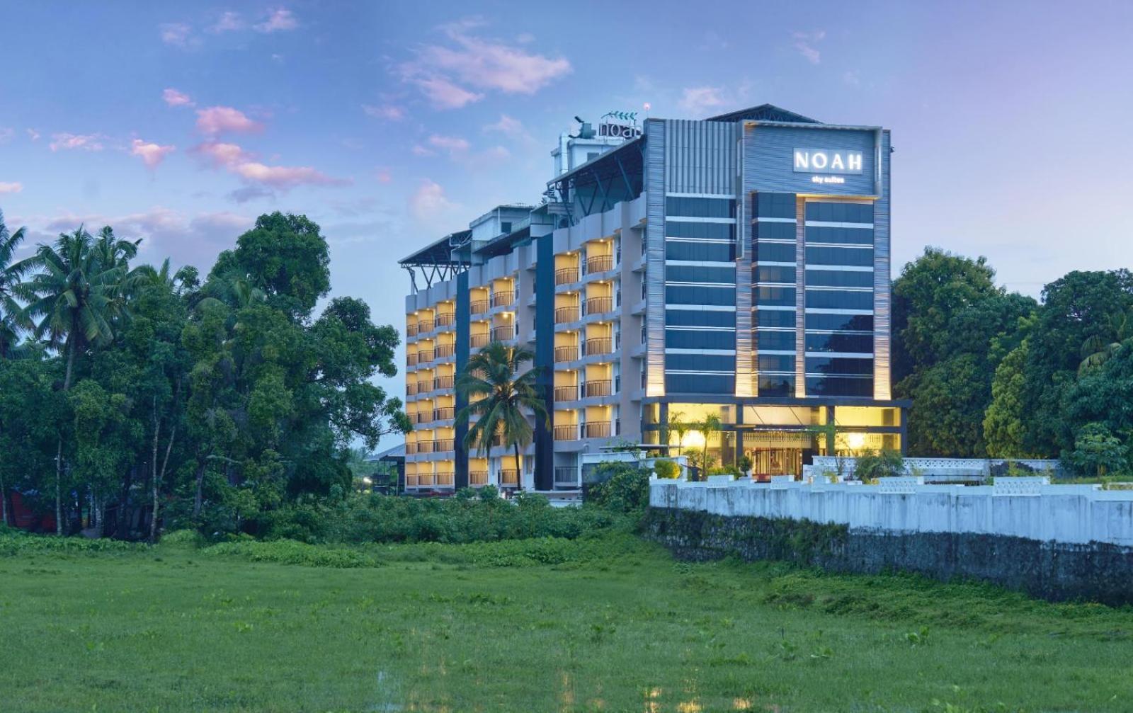 Noah Sky Suites Kochi Exterior photo
